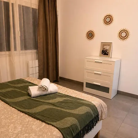 Le Refuge, Center 2 Min Away, Airport 6 Min Away Apartment